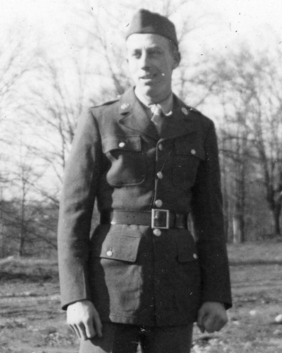 ORIGINAL VINTAGE PHOTO: Military Man Male Uniform 40's 40s WW2
