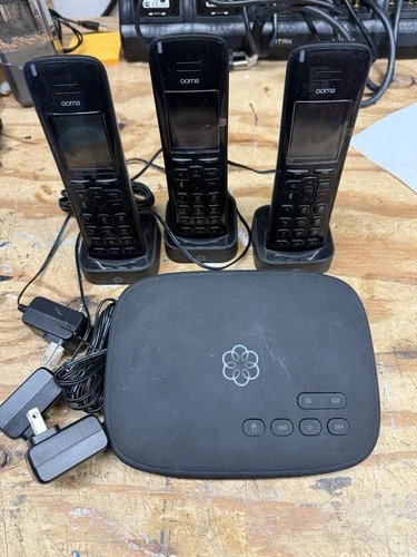 Ooma Telo 104 Base Station + 3 Handsets With Docks