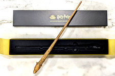 Harry Potter Exclusive Design Collection Wand - Hufflepuff Mascot -