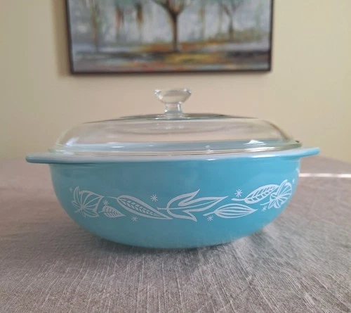 New Listing🍁VTG PYREX Turquoise Blue BLOWING LEAVES Casserole Bowl 024 2QT w/ Original Lid