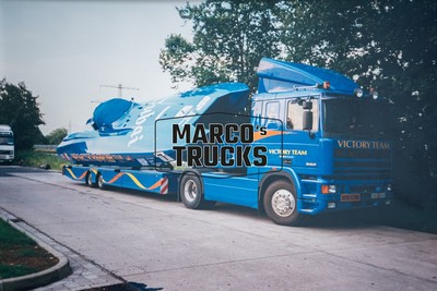 LKW Foto DAF 95 XF Plattformanhänger blau VICTORY TEAM DUBAI U.A.E. #e1pf