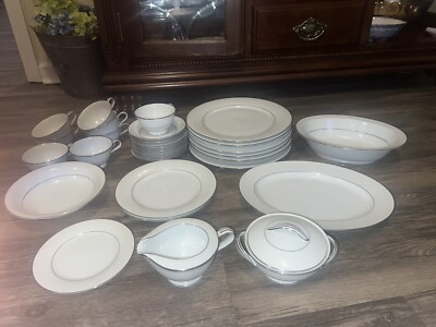 Noritake Whitehall - 32 Pcs Dinnerware Set + Hosting Pcs White Flower & Scrolls