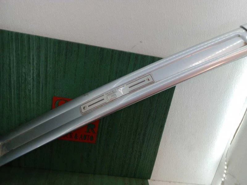 Ford Mustang GT 2012 soporte de torre de puntal OEM Foto 3 de 4