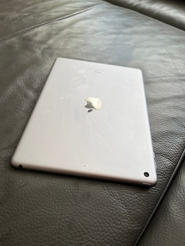 IpadOS 14.7.1 vraiment en très bonne état chargeur offert et coque a IPad inclu - Photo 5/5