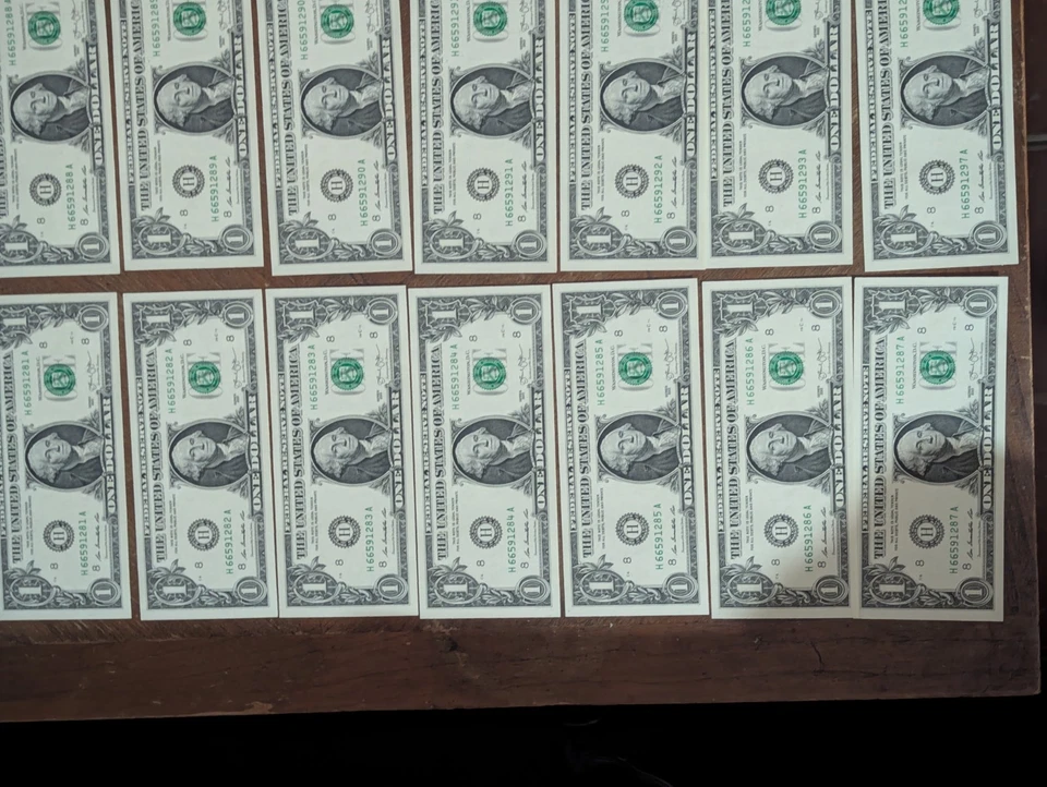 2013 $1 Dollar Bills with Consecutive Serial Numbers Lot Of 20 281-300 - Image 2 of 4