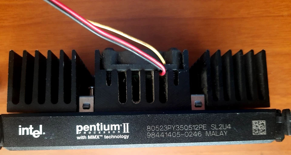 cpu processore slot1 PII a 350 MHz, fsb 100 MHz SL2U4 (Deschutes) - Immagine 3 di 4