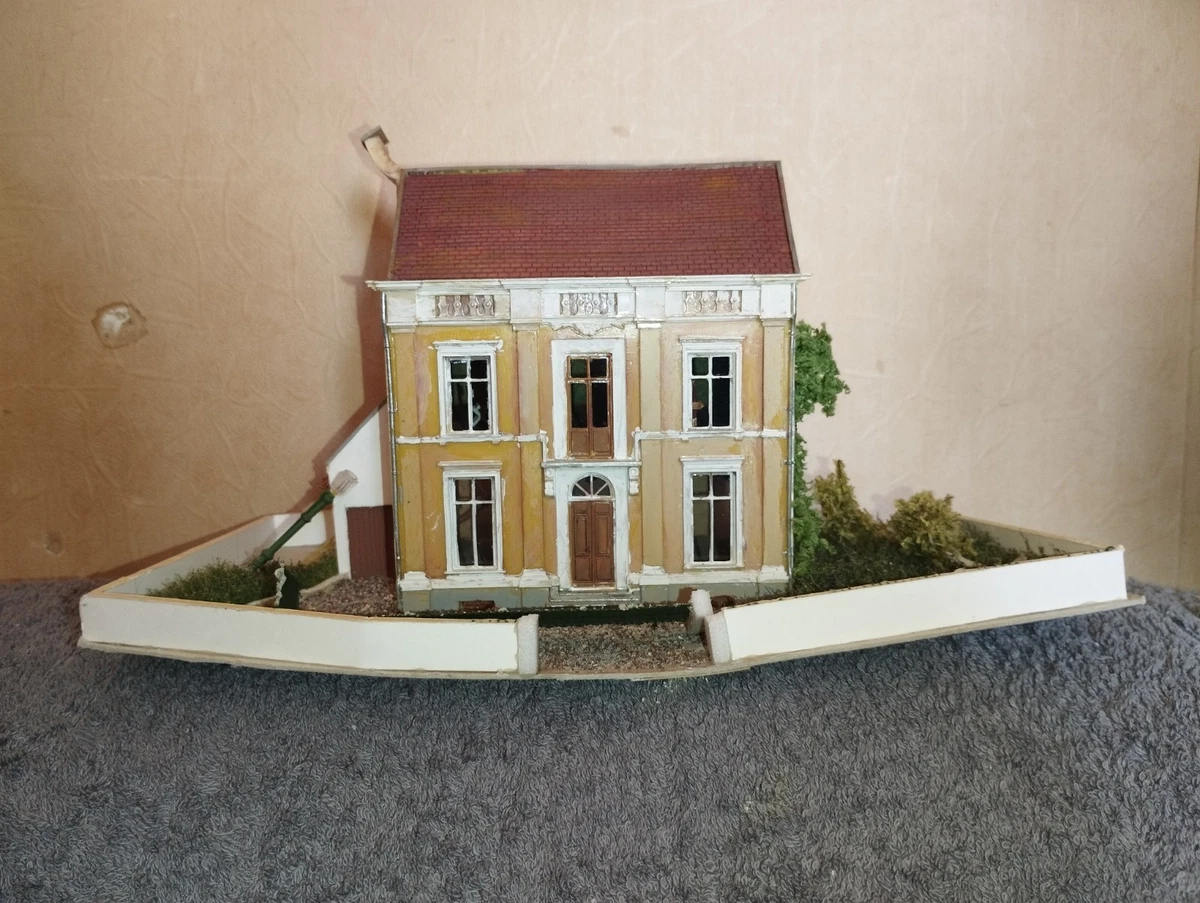 Maison Bourgeoise Miniature échelle HO - Fait Main, Comme Neuve Pour Décor