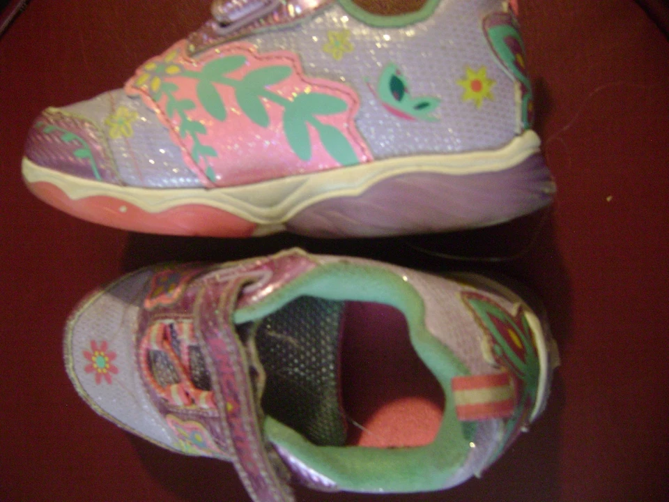 ZAPATOS DISNEY ENCANTO NIÑA S talla 10 Brillan al caminar Foto 2 de 3