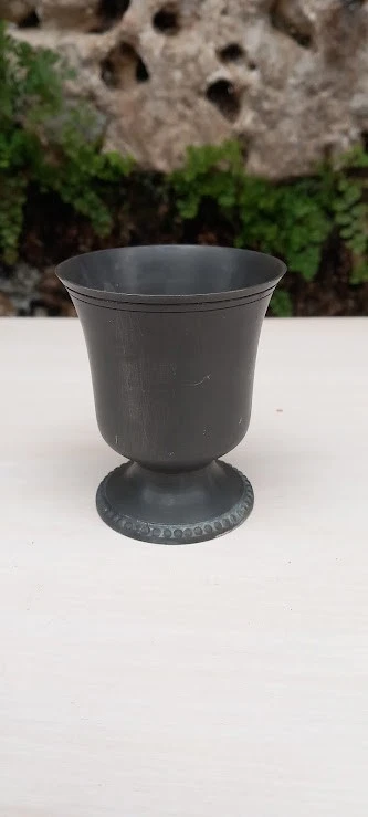 Ancienne timbale en étain "Titre légal" mesurant 8,5 cm X 6,7 cm - Photo 2/4