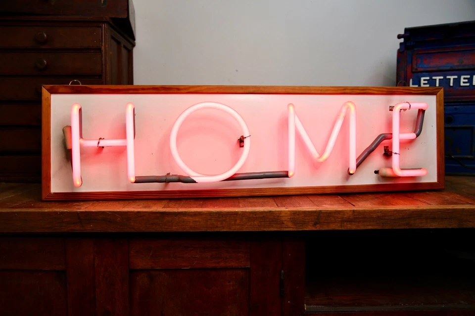 Letrero de neón vintage "HOGAR" rosa colgante iluminado marco de madera años 80 retro Foto 2 de 4
