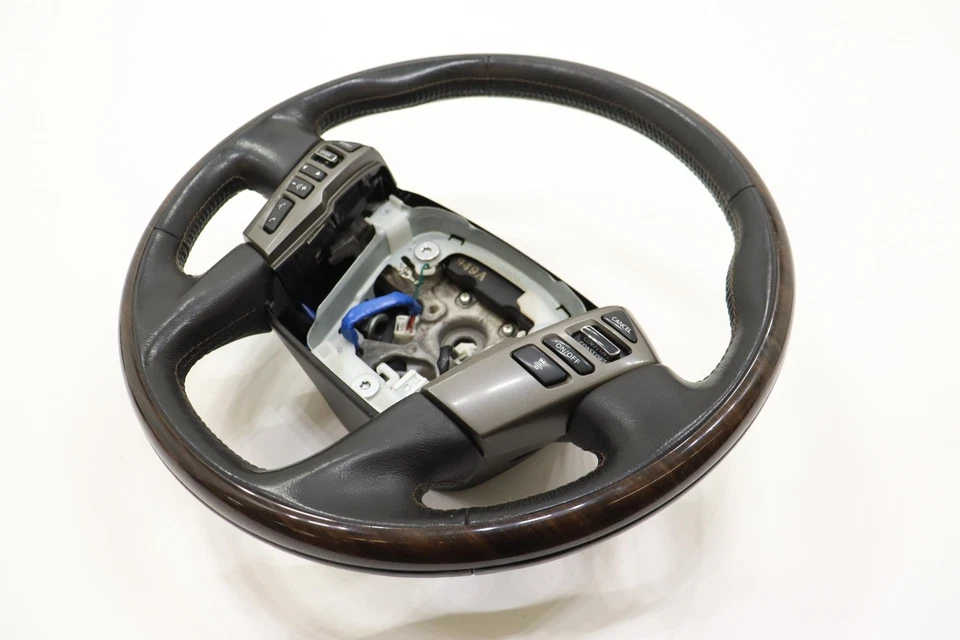 Nissan Titan XD 2019-2021 volante de cuero con botón de interruptor OEM Foto 2 de 4