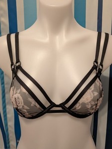 Victoria's Secret Lace Bra Black and White 34B