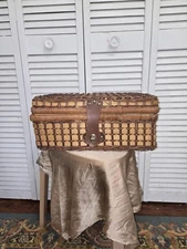 Collectible Circa 1940's Beautifully Detailed Vintage Wicker Picnic Basket Case