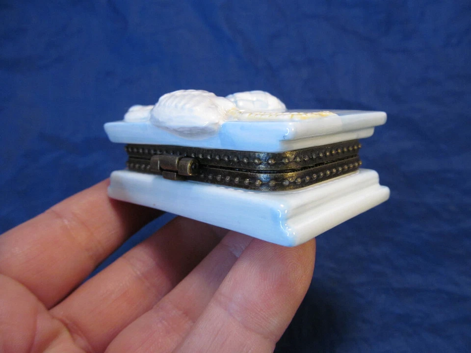 *NOVA TORTA DE LAMA ENTREGA ESPECIAL BEBÊ MENINO PORCELANA AZUL CAIXA ARTICULADA NA CAIXA DO CHAPÉU - Imagem 4 de 4