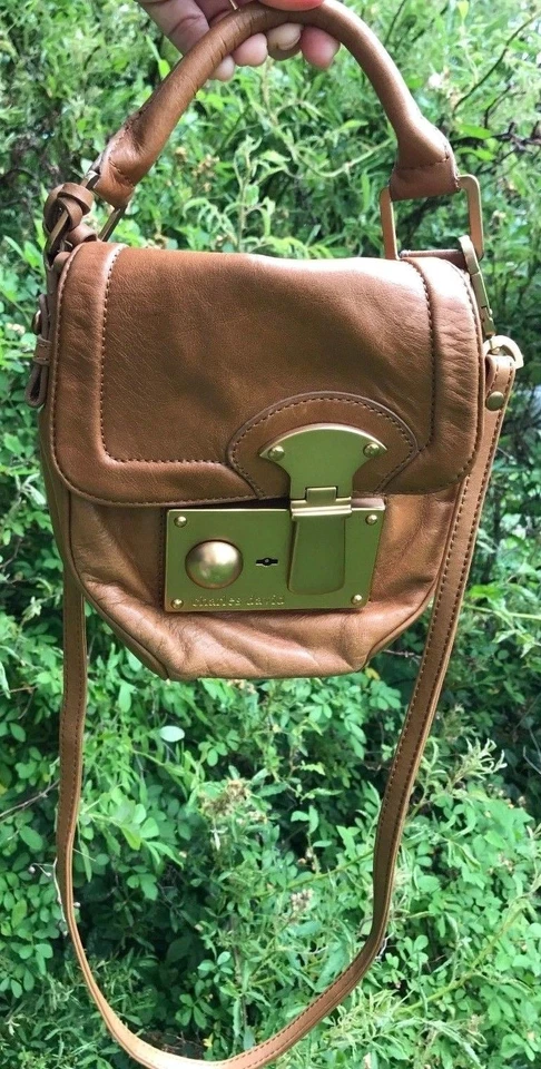 BOLSO ORGANIZADOR DE HOMBRO CONVERTIBLE BANDOLERA CONVERTIBLE Charles David Mini Petite de cuero Foto 4 de 4