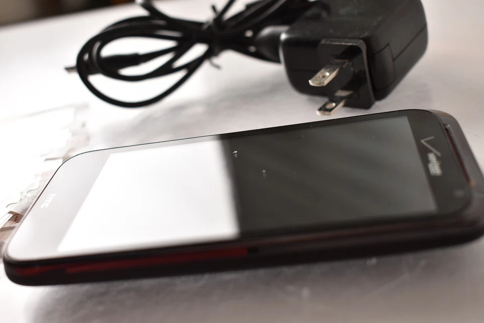 Teléfono celular inteligente HTC Rezound - negro (Verizon) ADR6425 4G LTE Foto 3 de 4