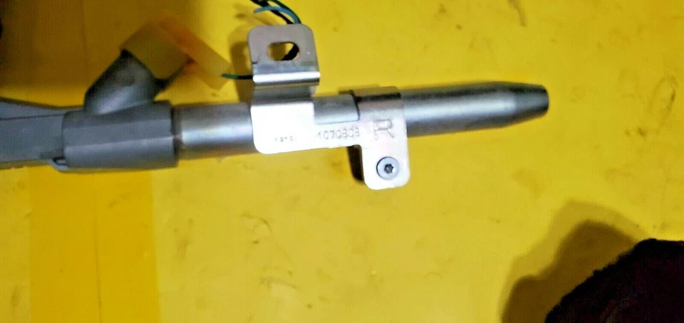 2010-2013 SUZUKI KIZASHI Front Passenger Seat Belt buckle 10 11 12 13 - Image 3 of 4