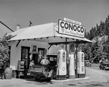 1941 CONOCO GAS STATION Orofino Idaho 5x7 Borderless PHOTO (213-J)