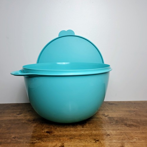 Tupperware Jumbo Teal Blue Thatsa Bowl 59 Cups Double Tab Seal Brand New - Picture 1 of 12