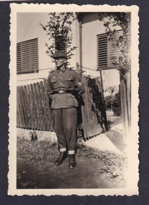 Foto - Soldat mit Feldmütze - Balkan 2.WK