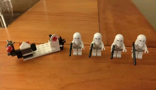 LEGO Star Wars Snowtroopers × 4 & Missile Battery From Set 8084