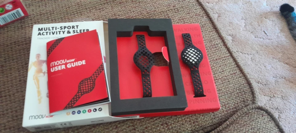 Monitor de sueño Moov Now Fitness negro entrenador personal y rastreador deportivo Moov Core. Foto 2 de 3