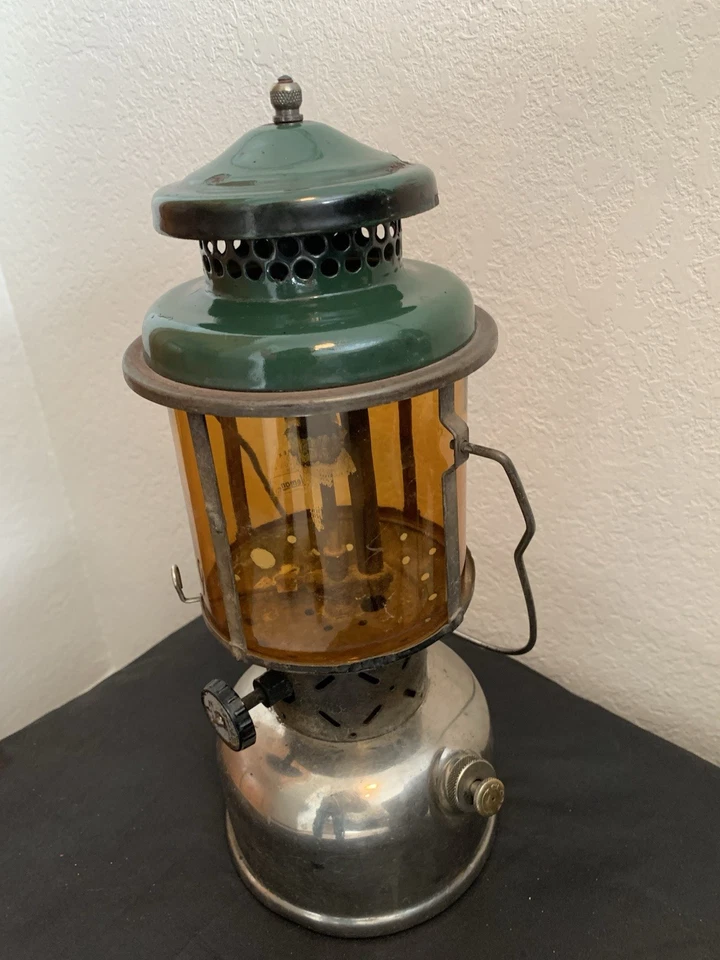Vintage Coleman Instant Lite DBL MANTLE LANTERN  with Amber Glass Rare - Image 2 of 4