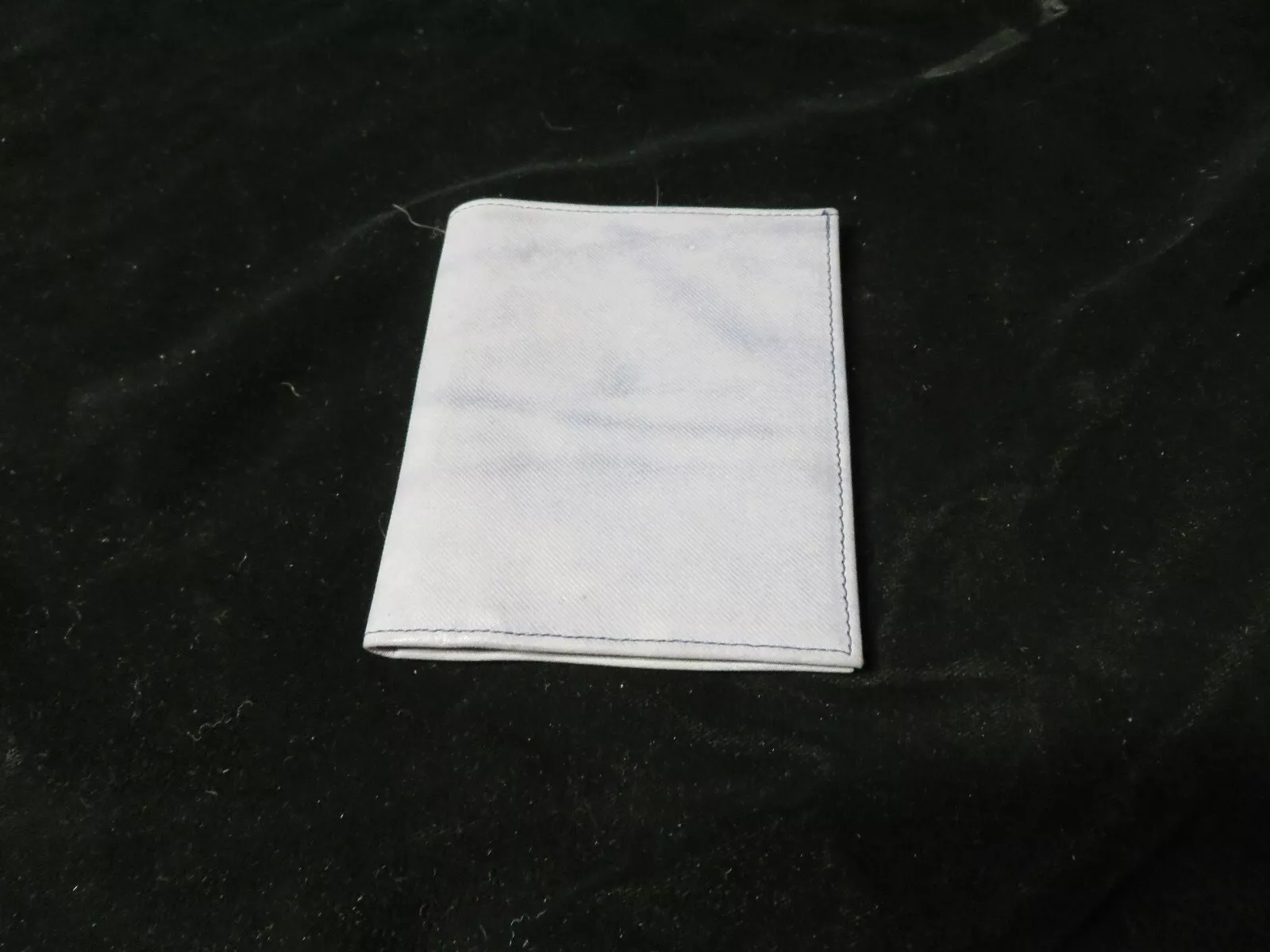 Portefeuille Christian Dior en cuir texturé bleu clair à deux volets comme neuf !