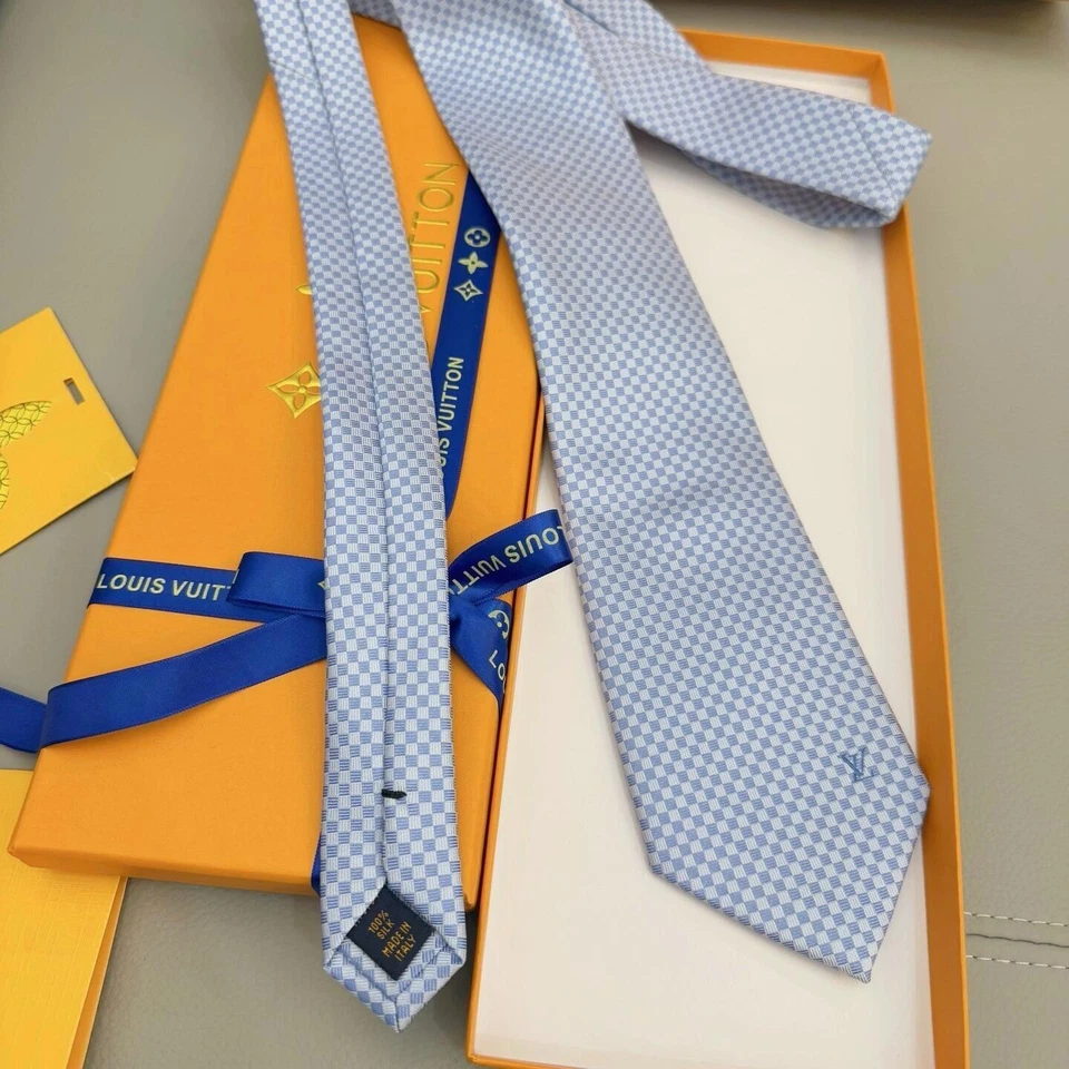 Corbata de seda a cuadros y cuadros informal de negocios Louis Vuitton para hombre azul claro Foto 3 de 4