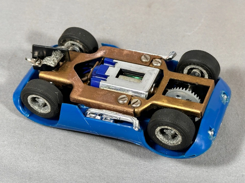 Vintage Strombecker 1960 Bill Thomas Cheetah Escala 1/32 Carro Slot AZUL Roda Cox - Imagem 2 de 4