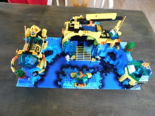 LEGO Aquazone Neptune Discovery Lab Complete Set Number 6195 w/ 3D Base Plates