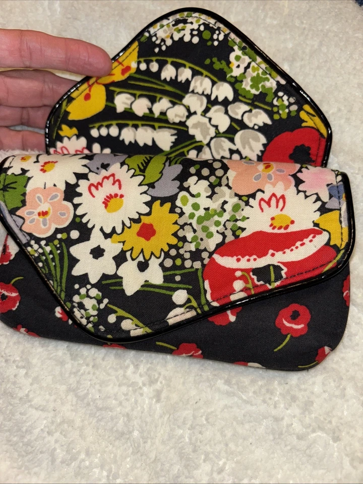 Vera Bradley Poppy Fields Flapper Wallet Wristlet Floral Black Patent Trim - Image 2 of 4