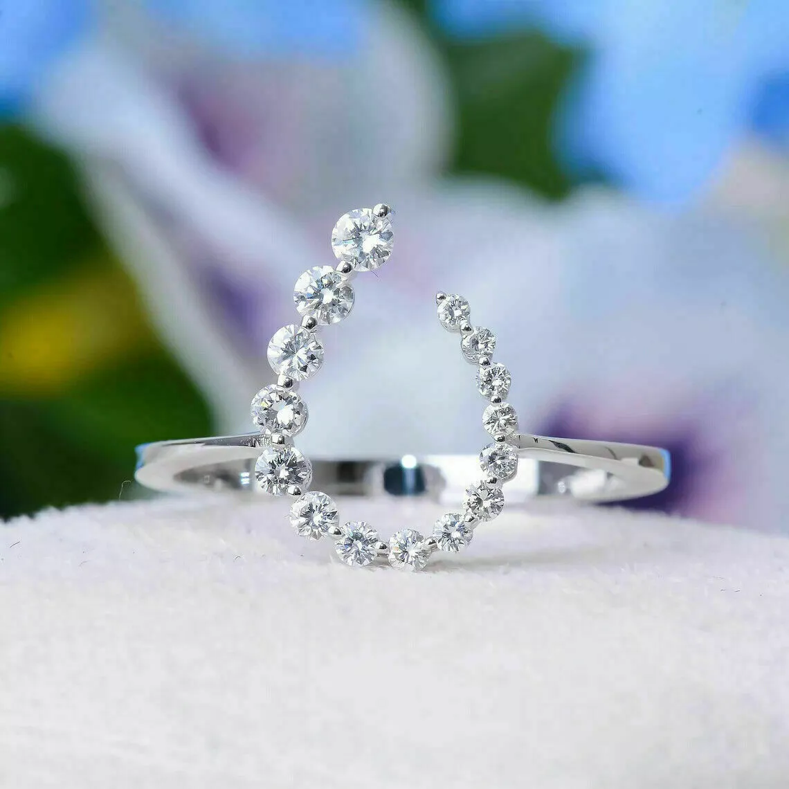 U shop shaped ring