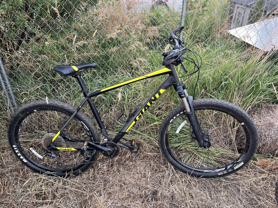 2020 Giant Talon 2 Mountain Bike• Kind: Hardtail Mountain Bike 18 Speed - Image 2 of 4