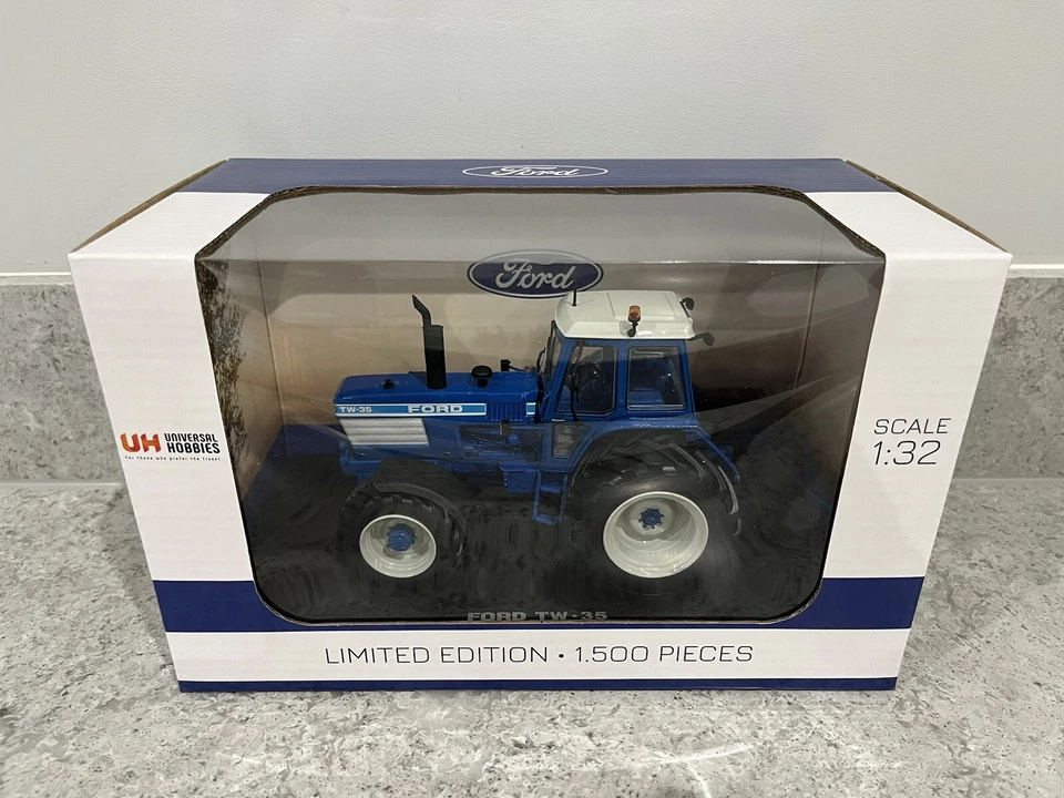 Universal Hobbies - Ford TW-35 Tractor (1992) - UH6431 - 1:32 Scale - Mint/New - Image 2 of 4