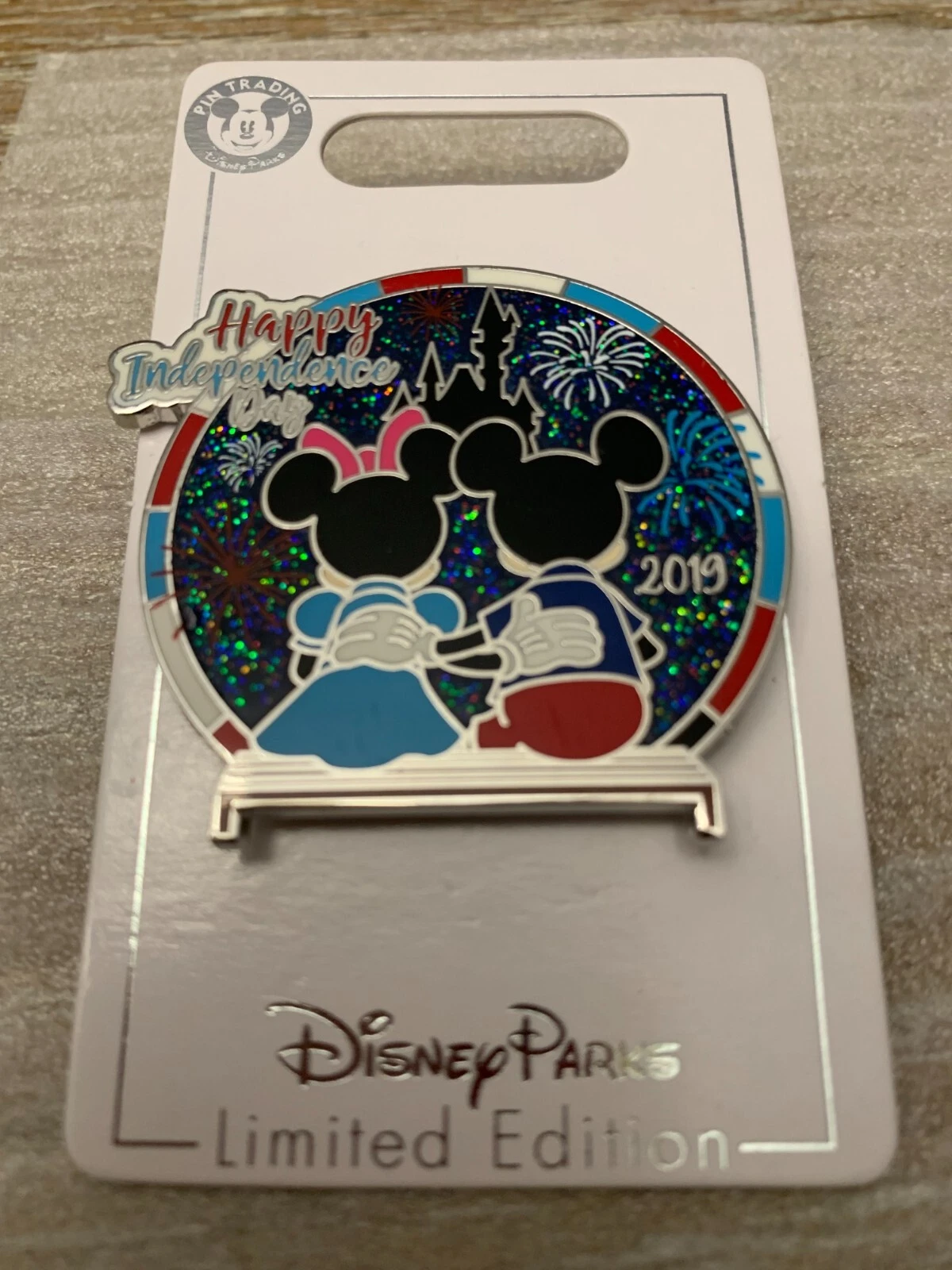 2019 Disney Independence Mickey and Minnie watching fireworks over castle pin