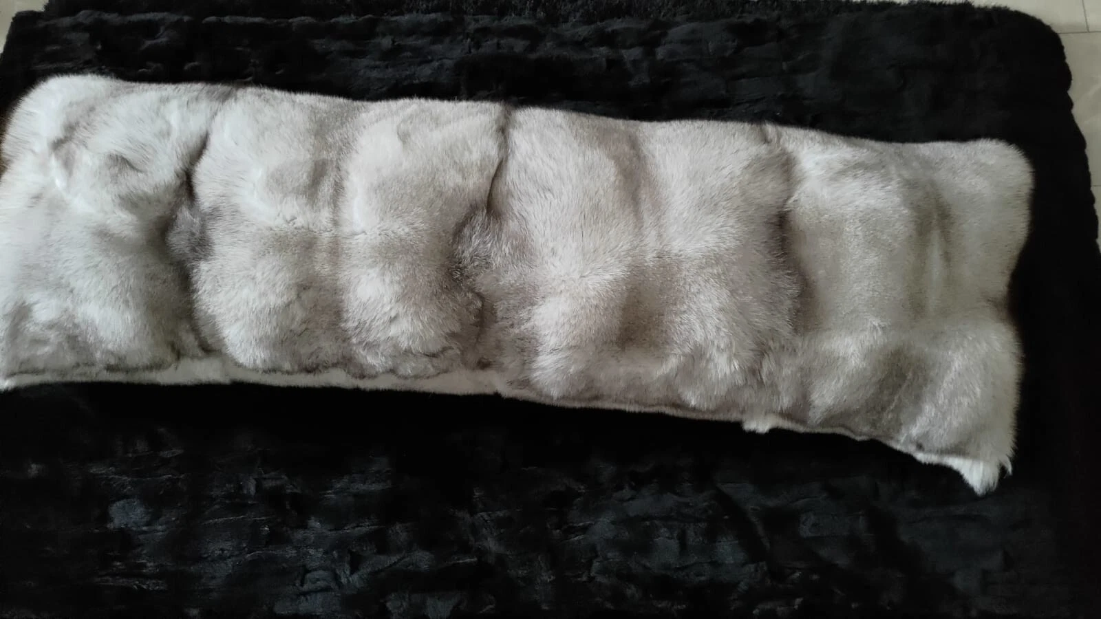 Doppelseitige Blaufuchsfell Kissenhülle 160x50cm - Bild 2 von 2