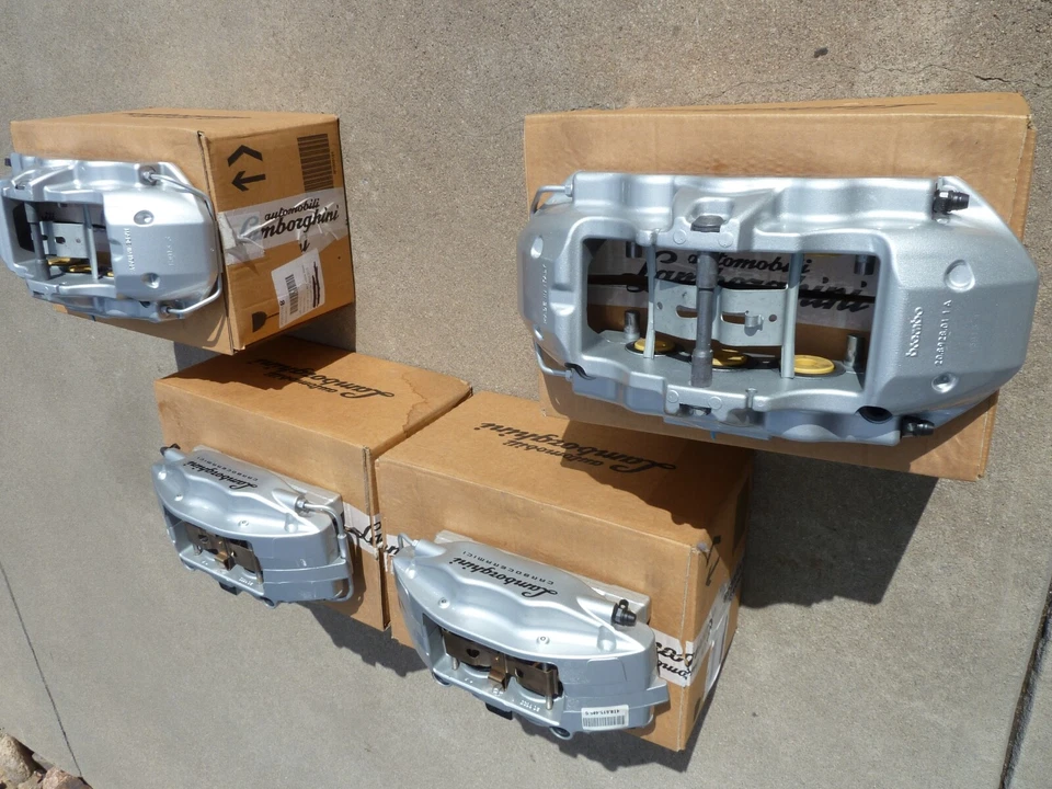 CONJUNTO COMPLETO DE PINÇAS DE FREIO LAMBORGHINI HURACAN LP610 PRATA CARBONO CERÂMICA - Imagem 3 de 4