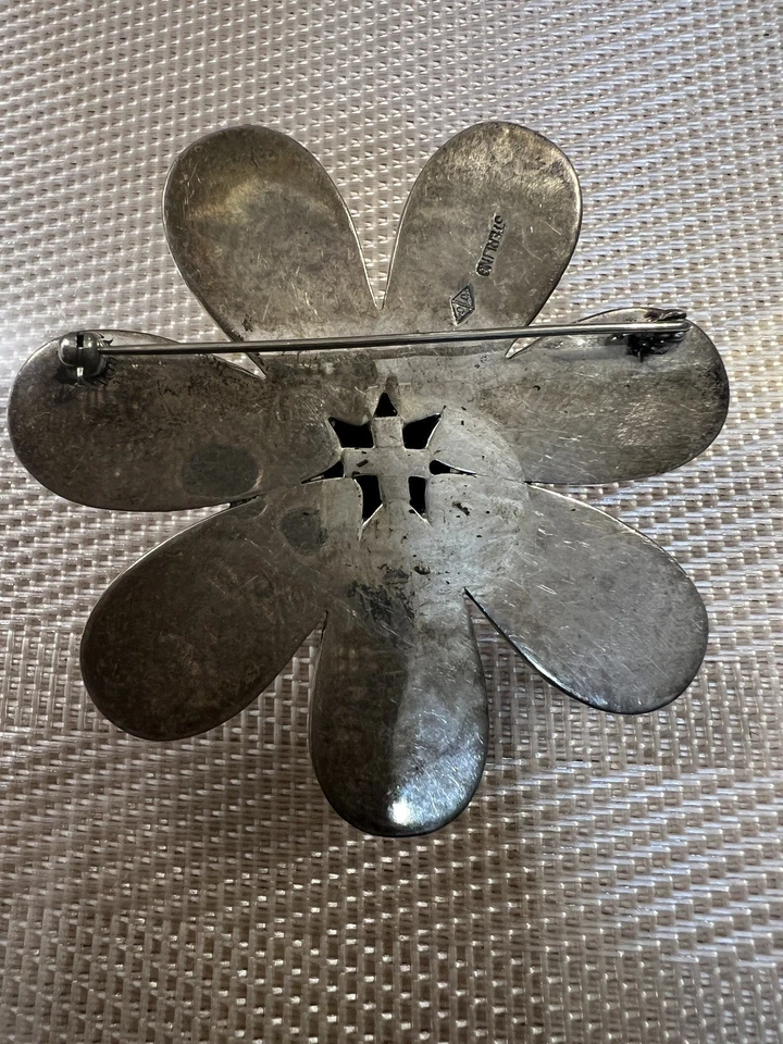 VINTAGE JUDITH JACK STERLING SILVER 925 PEARL MARCASITE FLOWER DAISY BROOCH PIN - Image 2 of 4