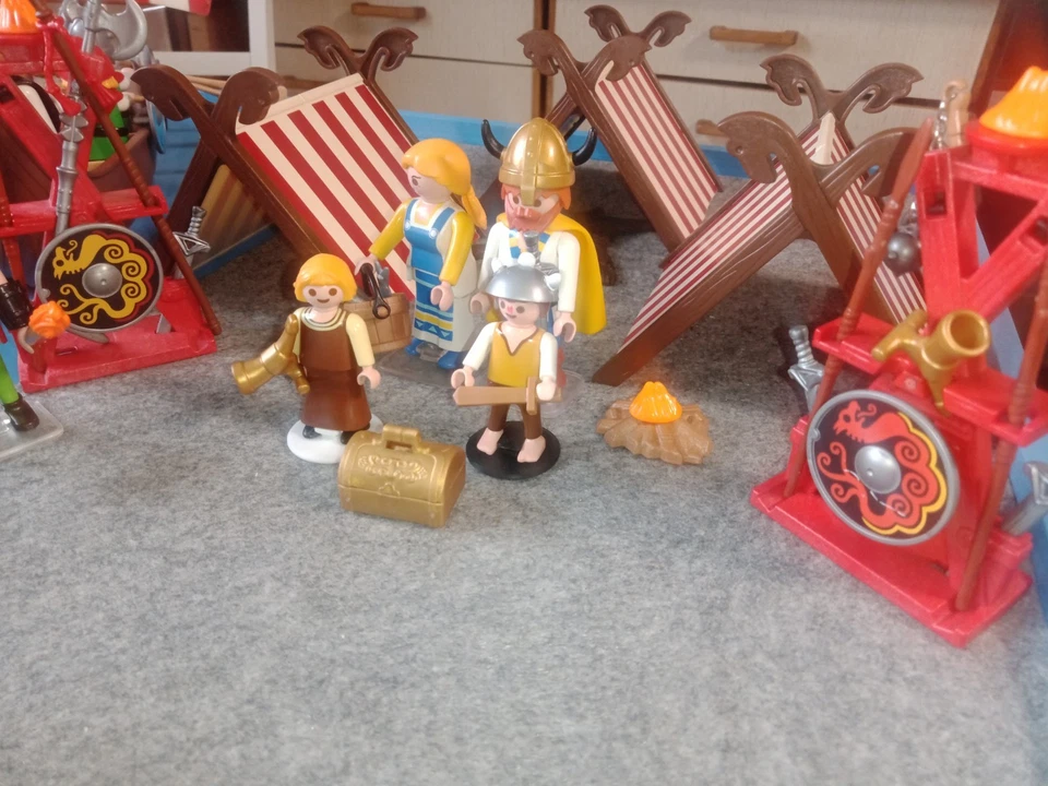 Playmobil 3150 2 Viking Ships 27 Viking Tents, Dinghies, Ram Weapons.. - Image 3 of 4