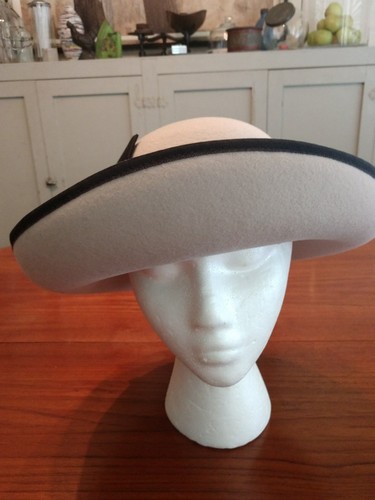 Vintage Michael Howard beige Wool 