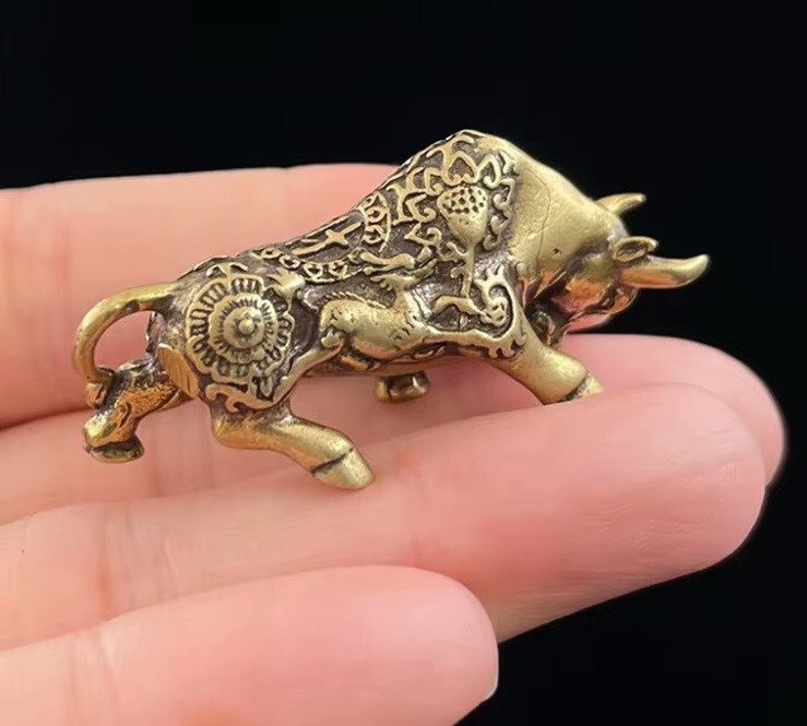 Brass Bull Ox Cow Key Pendant Figurine Small Animal Statue Office Decoration Toy