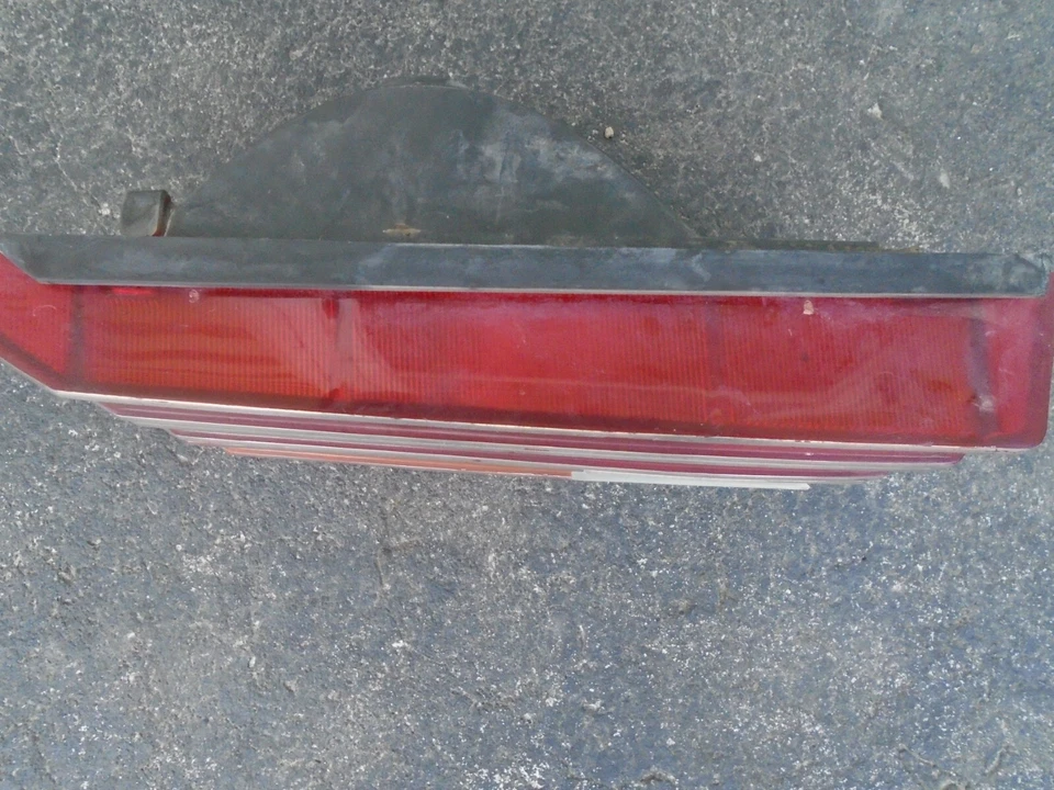 Dodge Omni LH 1982 1983 luz trasera usada 78Z-44 Foto 3 de 4