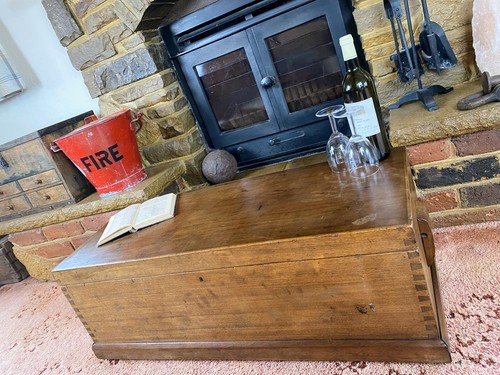 Old Antique Oak Chest, Vintage Wooden Storage Trunk, Blanket Box, Coffee Table. - Picture 4 of 8