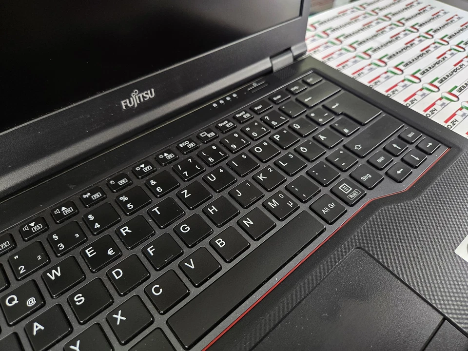 PC NOTEBOOK FUJITSU LIFEBOOK E5410 14" I5-10210U RAM 8GB SSD 256GB WINDOWS 11 - Immagine 3 di 4