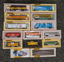 Bachmann Trains HO Scale 14 Piece Lot Locomotive Box Cars Caboose Power Pack
