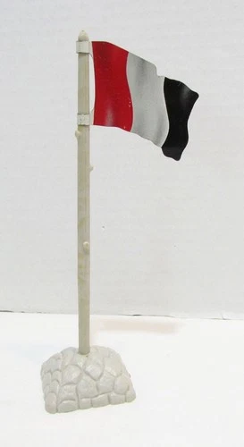 MARX PLAYSET VINTAGE TIN LITHO GERMAN FLAG W/ POLE & BASE BATTLEGROUND ARMY WWII