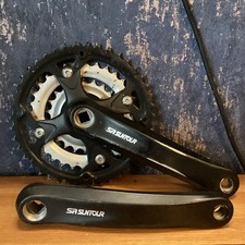 SR Suntour 22/32/42T 175mm Square Taper Triple Kurbelgarnitur in Schwarz & Splitter