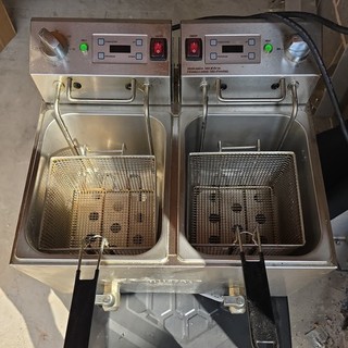 Buffalo CU621 Twin Tank & Basket Countertop 2x8 Ltr Fryer Electric Timers Taps