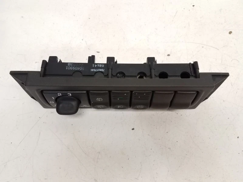 2001 Oldsmobile Silhouette Rear Fan / Rear Wiper / Fog Lights / TCS Buttons  - Image 3 of 4